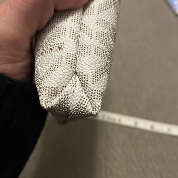 MK wristlet EUC - Picture 3 of 7